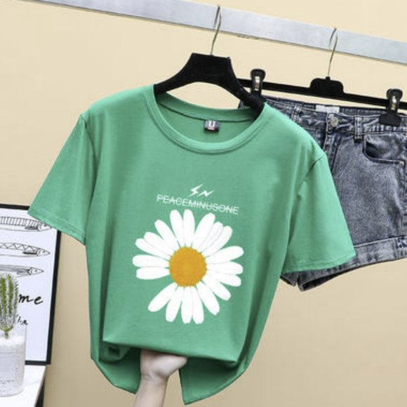 Women's Daisy Tee Great for Summer - Picture 7 of 8